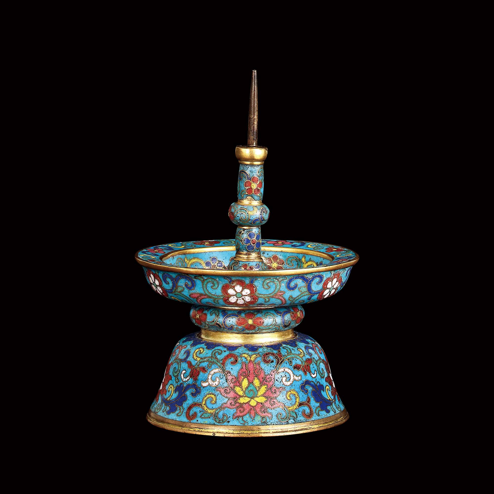 銅胎掐絲琺瑯纏枝蓮紋燭臺