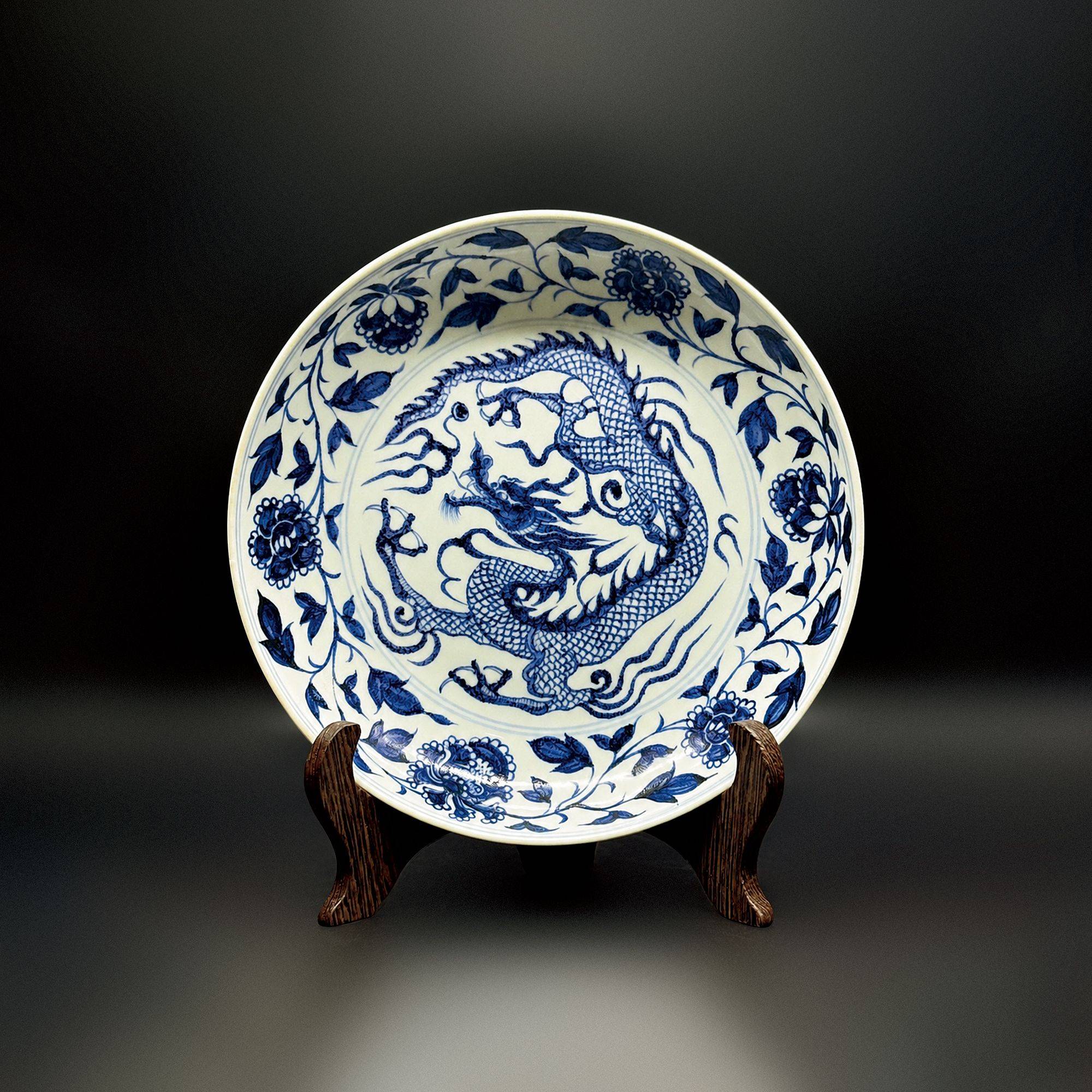 ※中国古美術/中国青花纏枝牡丹紋陶製枕/ 青花纏枝牡丹龍紋盤| 藏品詳情