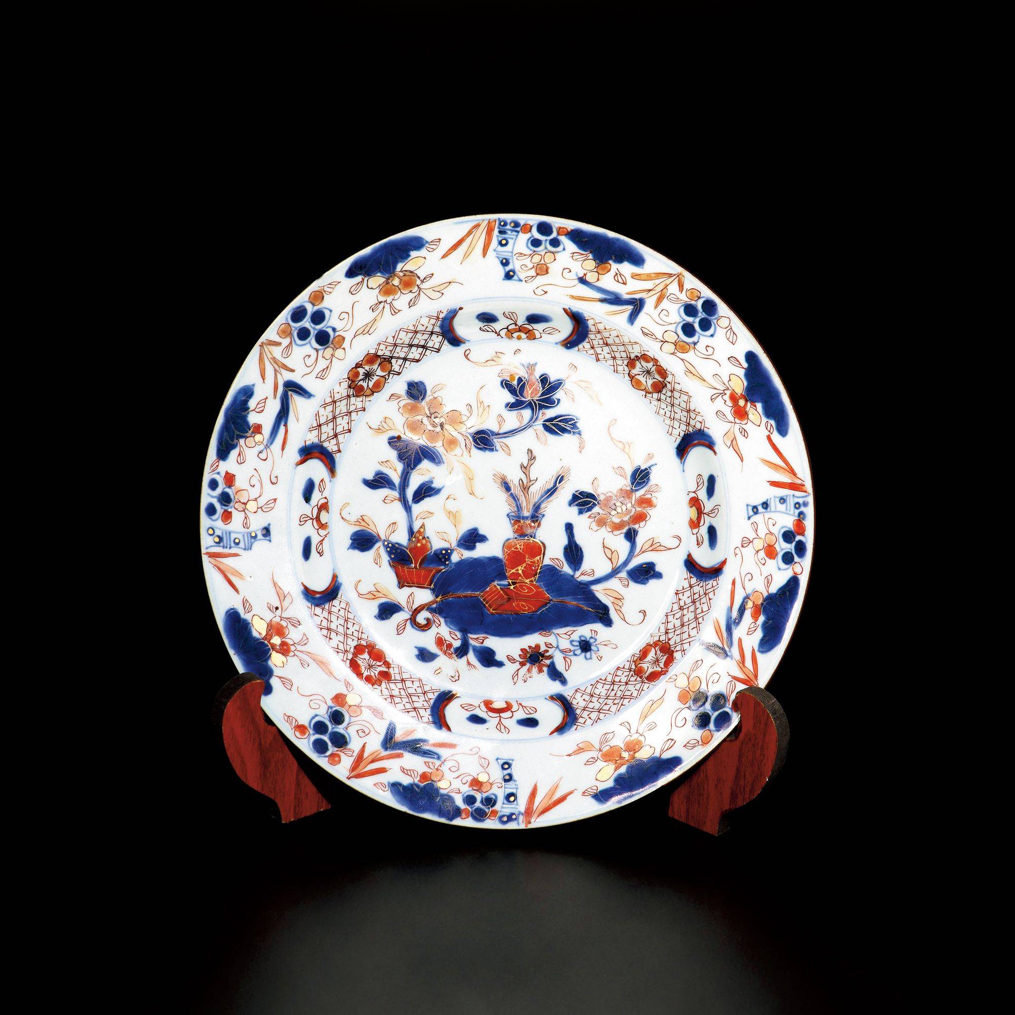 X*a様 中国美術　青花紅秞貼花花卉文壺 青花礬紅描金博古花卉紋盤| 藏品詳情