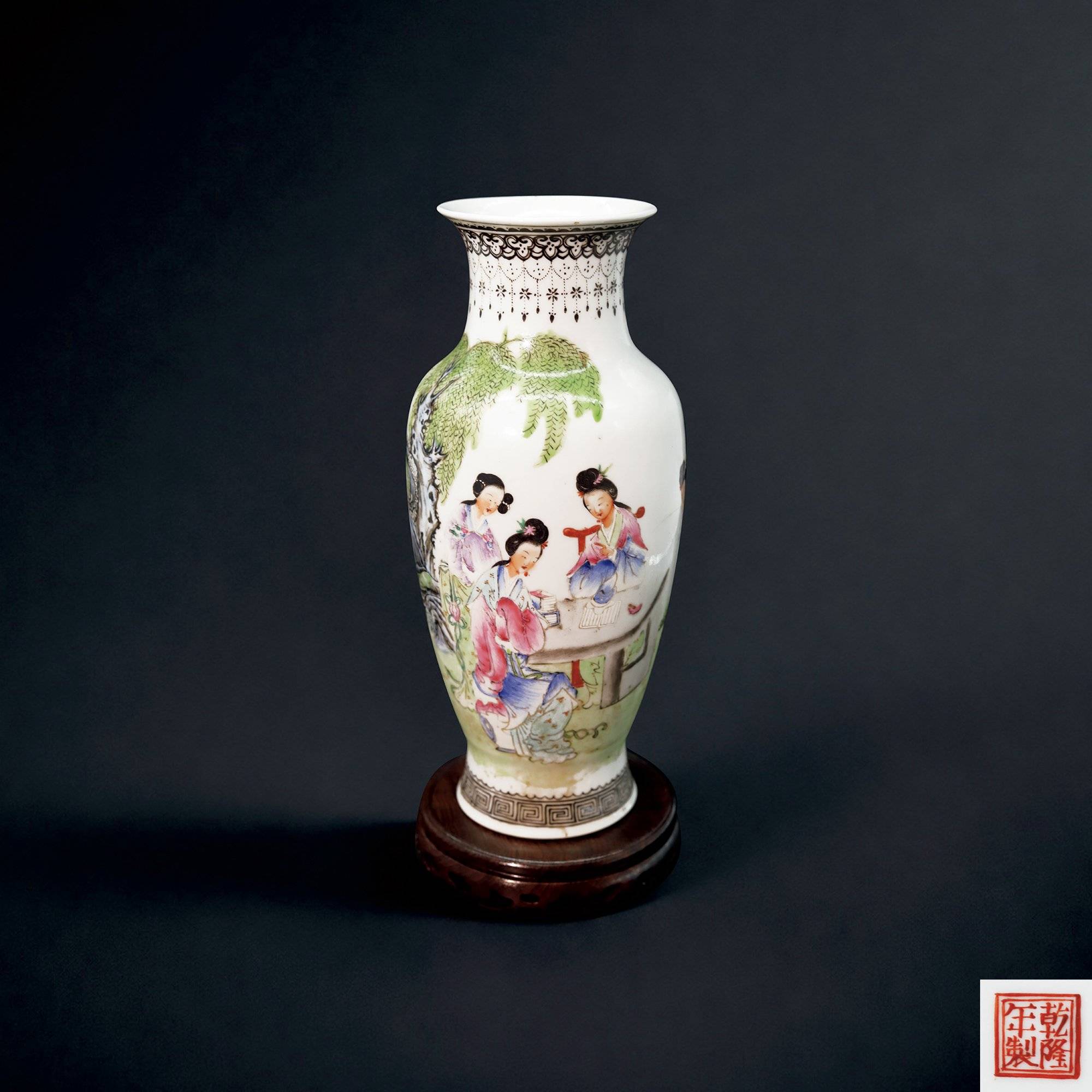 多祿溙2026秋季拍賣徵集:清 粉彩仕女雅集圖觀音瓶,估價8