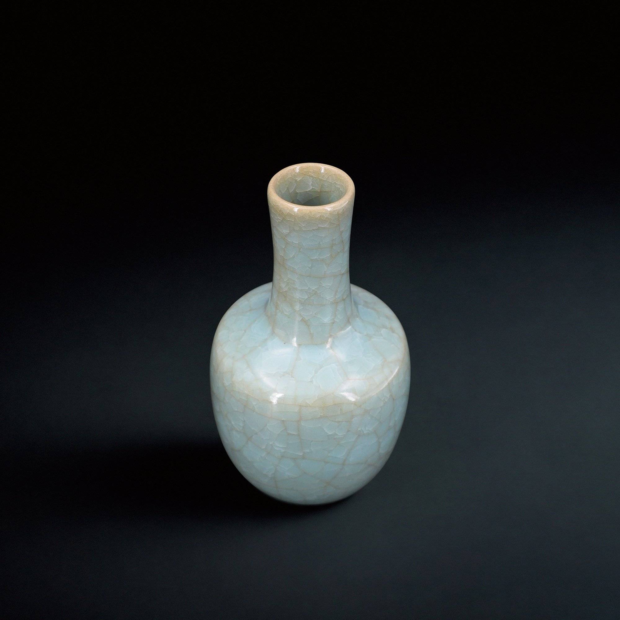 文房具　宋時代　汝窯 花瓶　陶器　冰裂纹 貫入 汝窯天青釉冰裂紋紙槌瓶| 藏品詳情