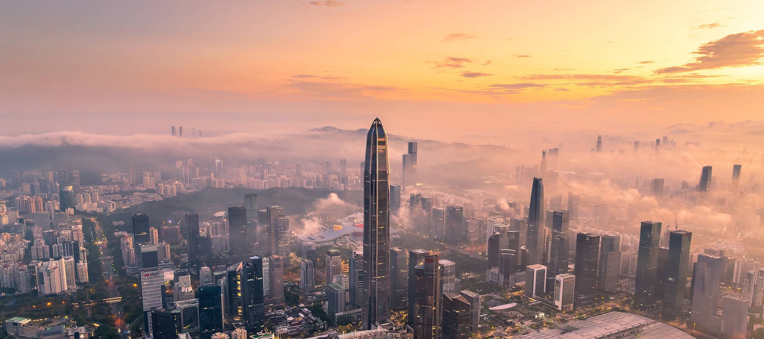 卫光控股生物科技创新实验室，科研人员进行生物医药研发